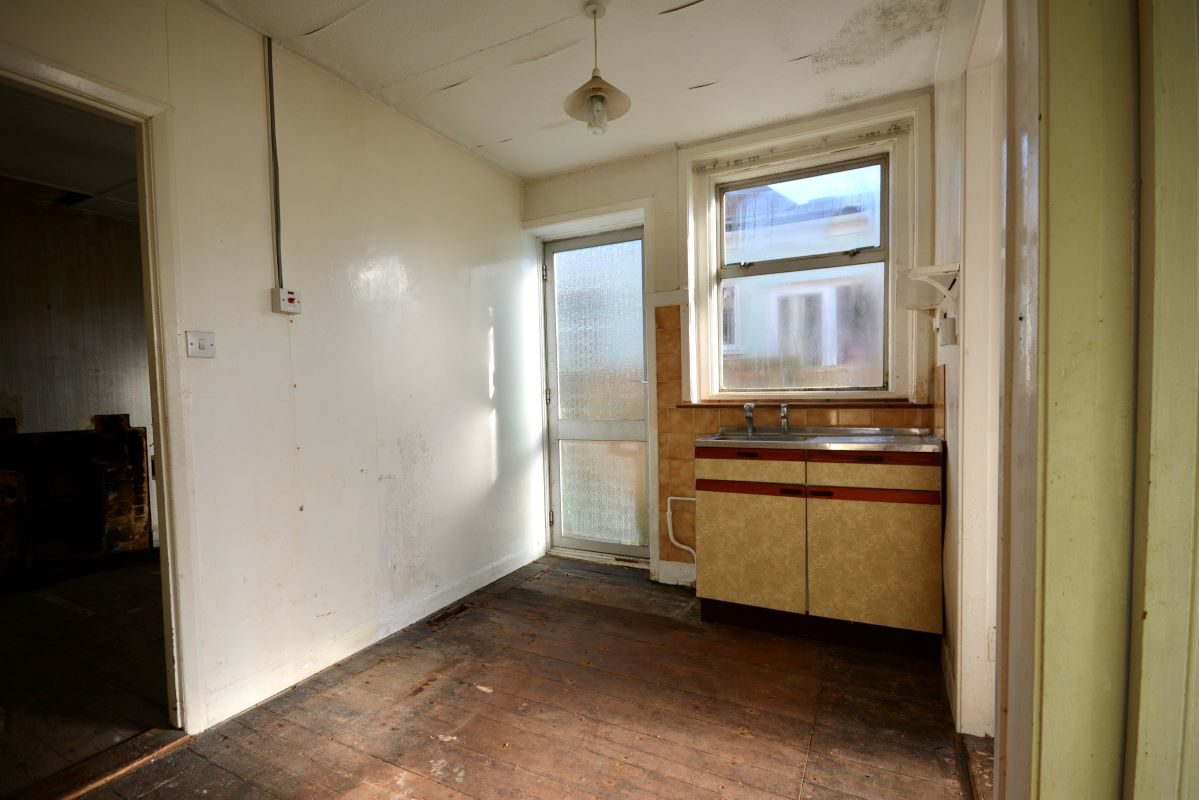 2 St. Andrews Road, Felixstowe lot image - 3
