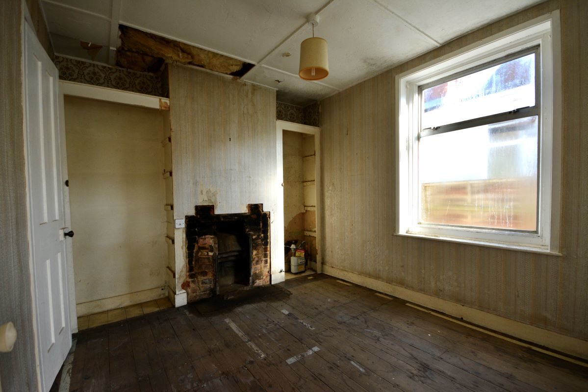 2 St. Andrews Road, Felixstowe lot image - 4