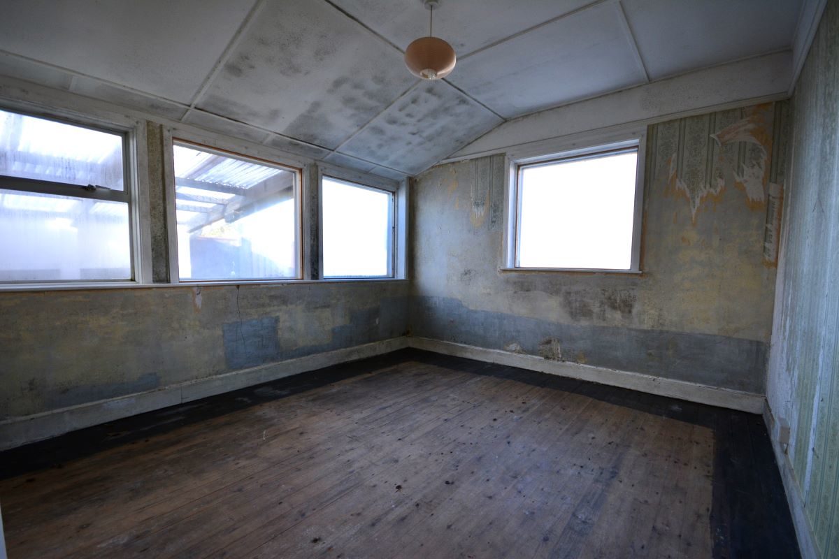 2 St. Andrews Road, Felixstowe lot image - 5