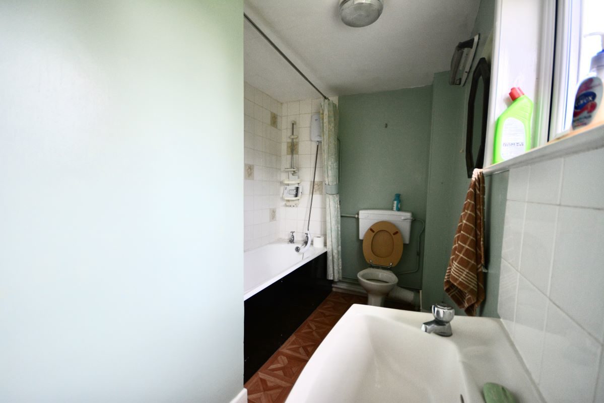 The Oak Shades, Half Moon Lane, Redgrave, Diss, IP22 1RX Goldings