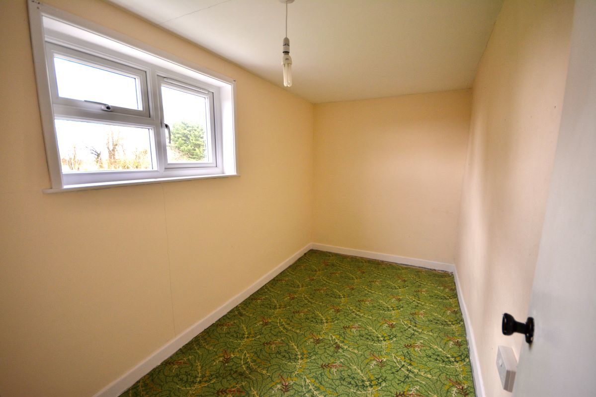 The Oak Shades, Half Moon Lane, Redgrave lot image - 10