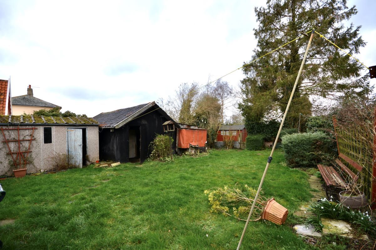 The Oak Shades, Half Moon Lane, Redgrave, Diss, IP22 1RX Goldings