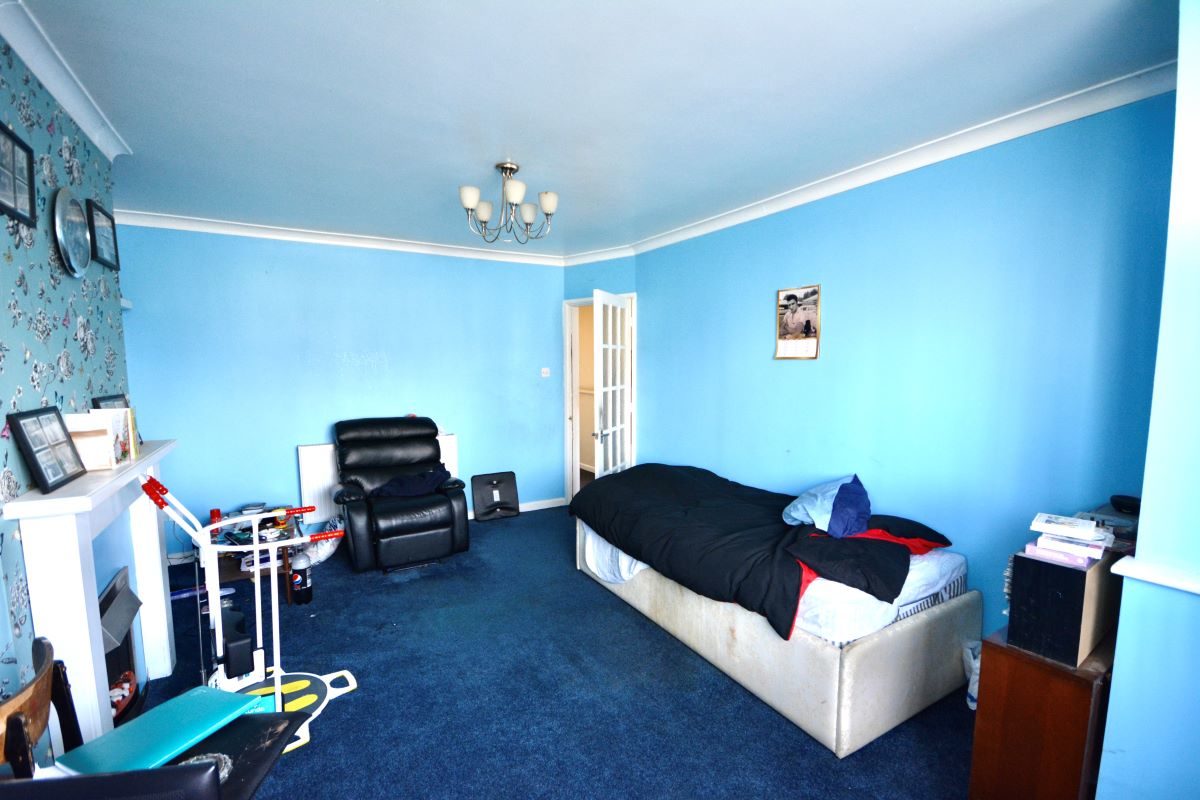 164 Wellesley Road, Clacton-on-Sea lot image - 2