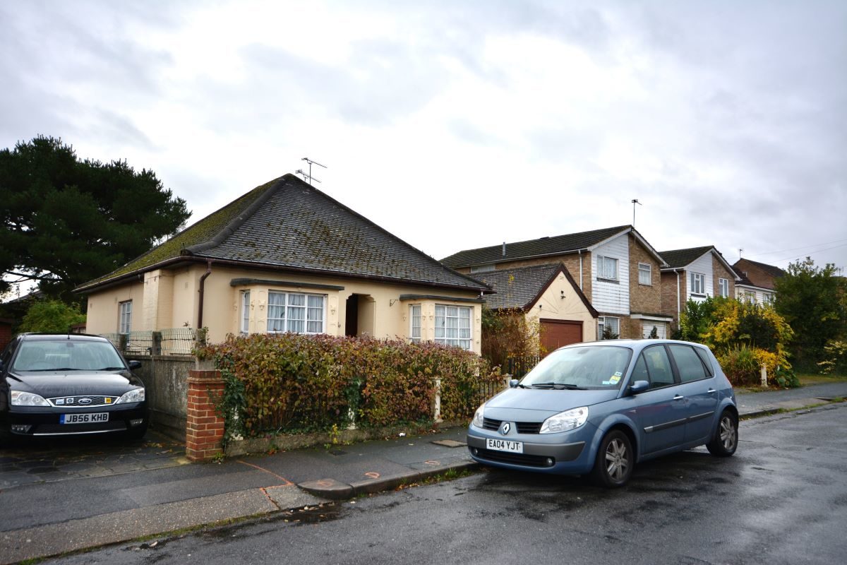 45 New Century Road, Laindon, Basildon, SS15 6AG Goldings Auctions