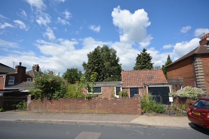 Garage & Workshop adj. 25 Alan Road, Ipswich lot image - 2