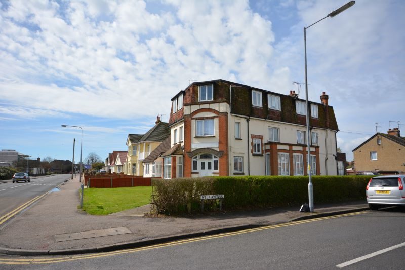 Flat 1, 43 West Avenue, Clacton-on-Sea lot image - 0