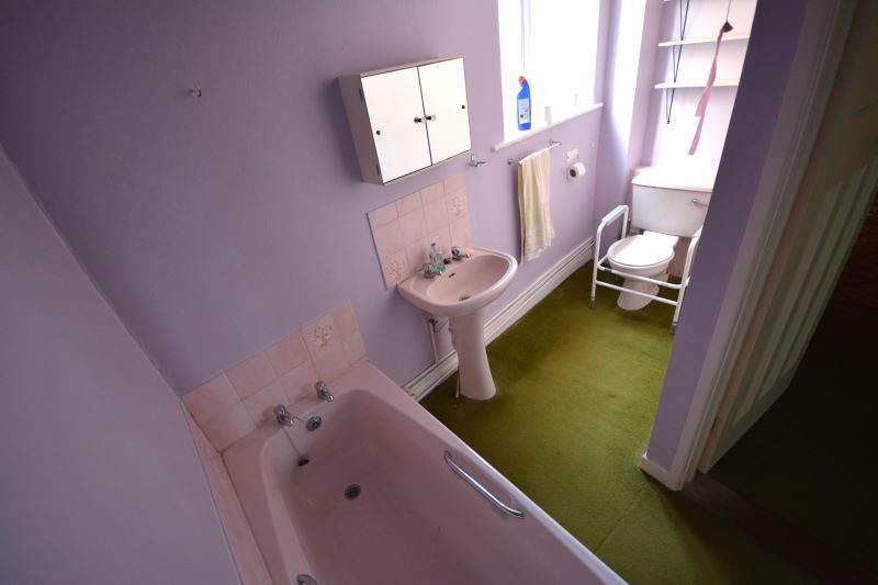 Flat 1, 43 West Avenue, Clacton-on-Sea lot image - 2
