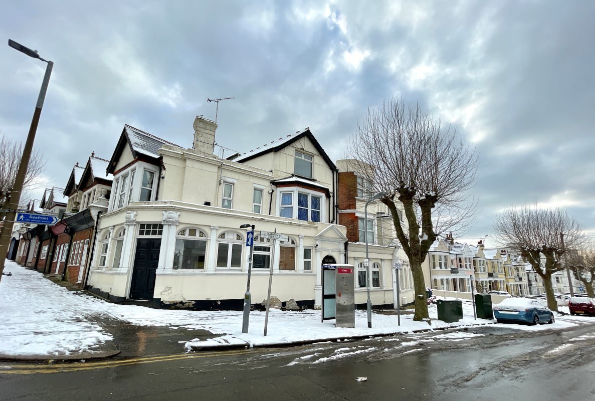 Flat E,, 172 Station Road, Westcliff-on-Sea lot image - 0