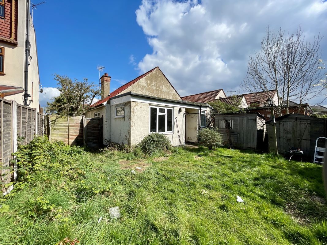 75 Straight Road, Romford, Essex, RM3 7JB Goldings Auctions