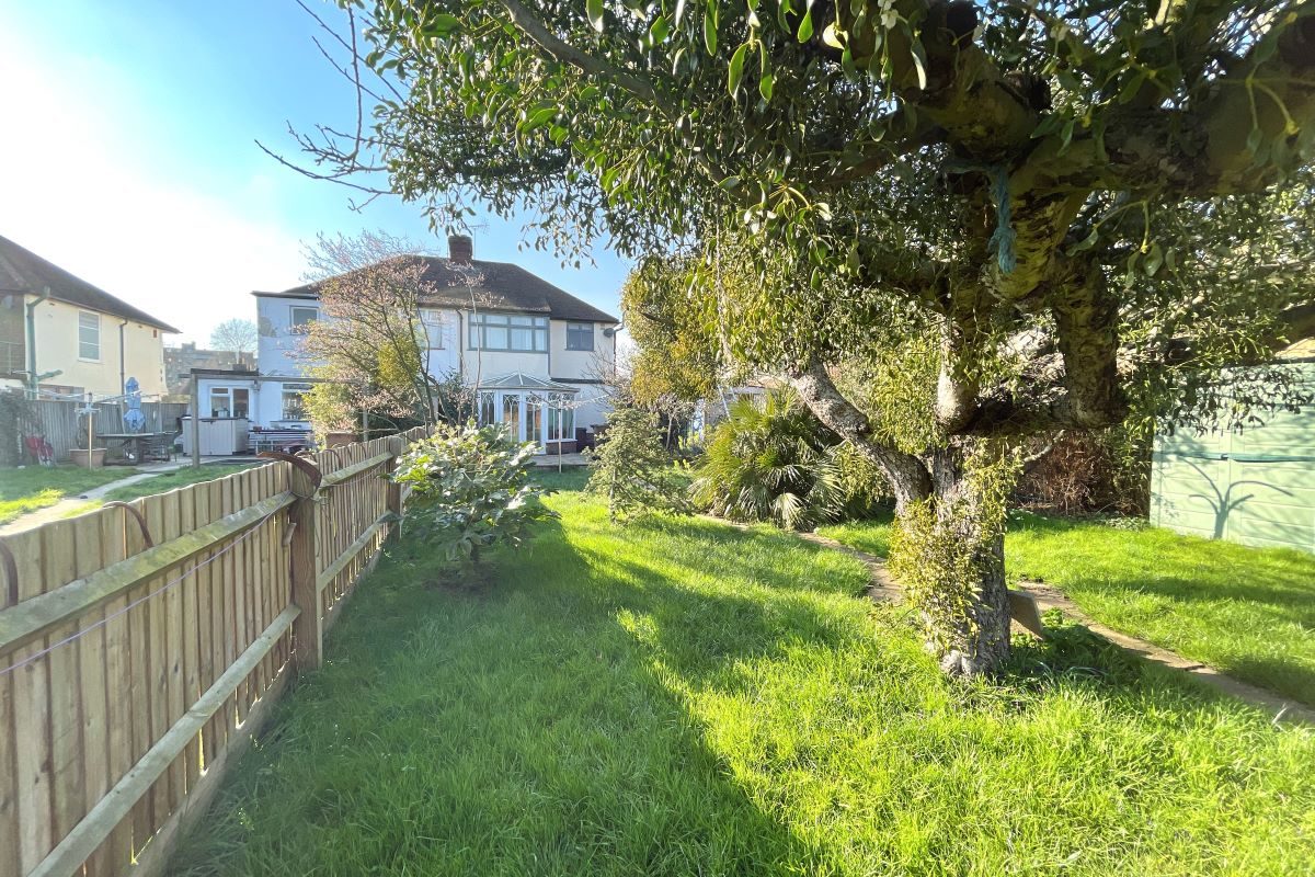 162 Chelmer Road, Chelmsford lot image - 12