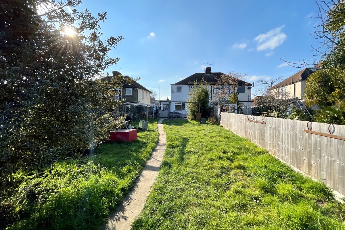 160 Chelmer Road, Chelmsford, Essex, CM2 6AB Goldings Auctions