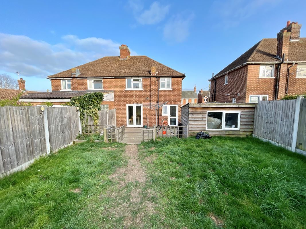 37 Colchester Road, Lawford, Manningtree, Essex, CO11 2BA Goldings Auctions