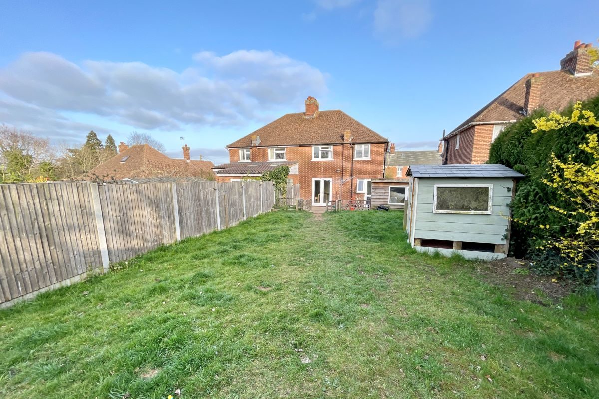 37 Colchester Road, Lawford, Manningtree, Essex, CO11 2BA Goldings Auctions