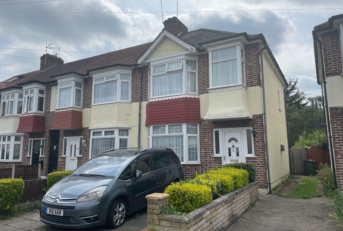 15 Bridport Avenue, Romford lot image - 0