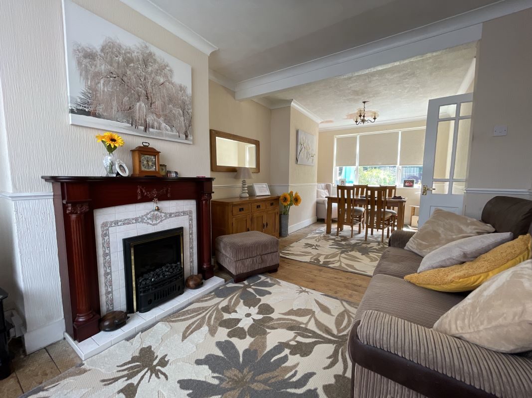 15 Bridport Avenue, Romford lot image - 2