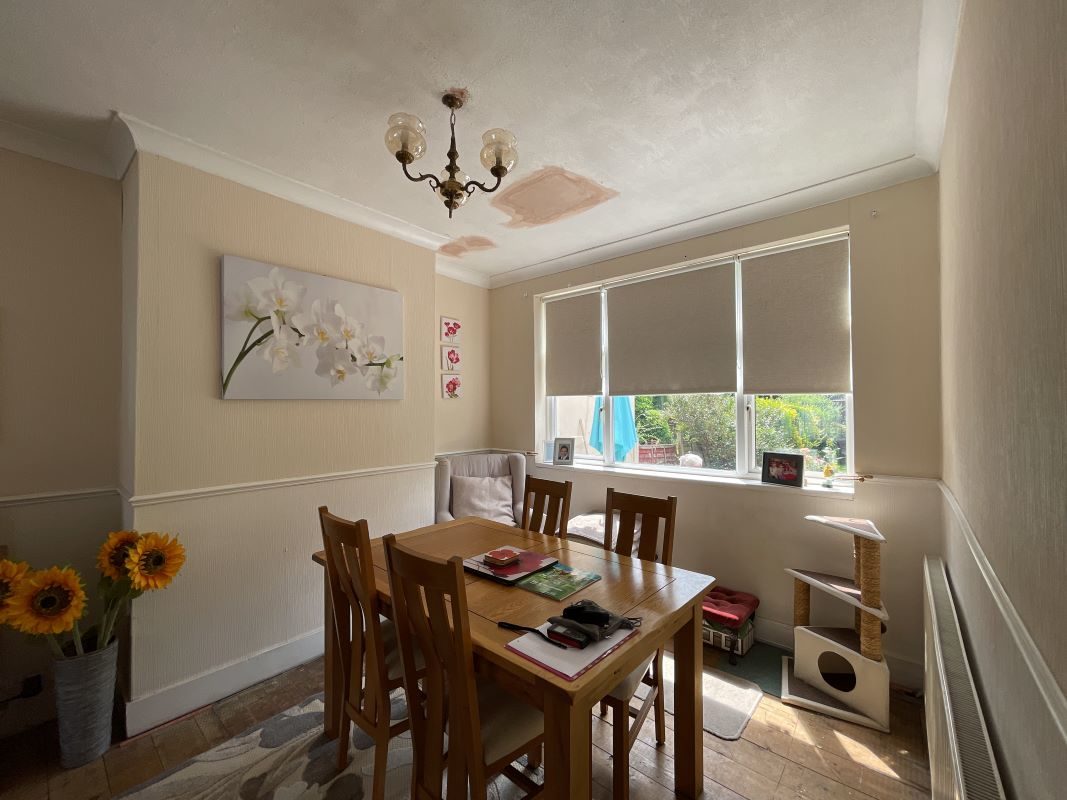 15 Bridport Avenue, Romford lot image - 5