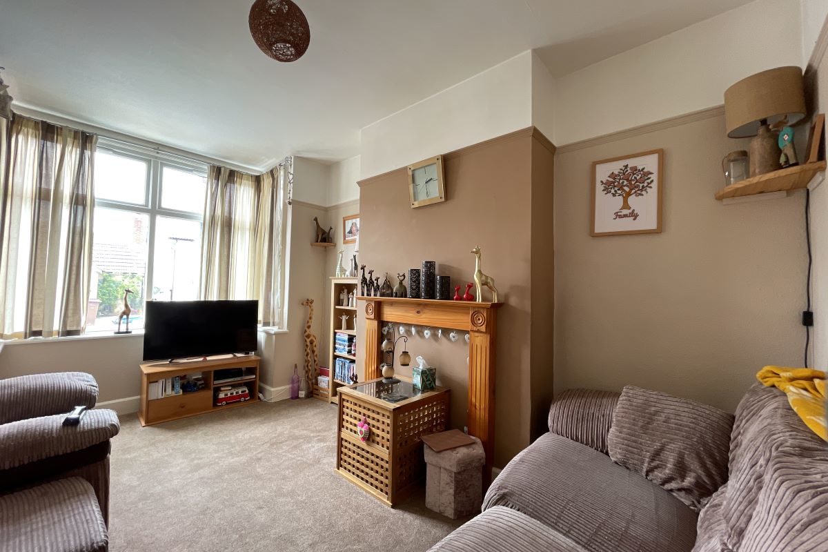 49 Maidstone Road, Felixstowe, Suffolk, IP11 9EE lot image - 1