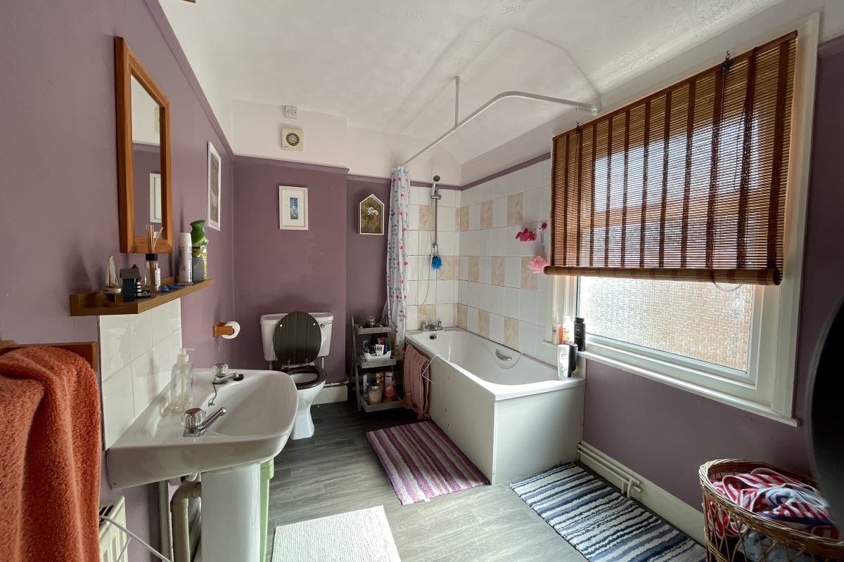 49 Maidstone Road, Felixstowe, Suffolk, IP11 9EE lot image - 4