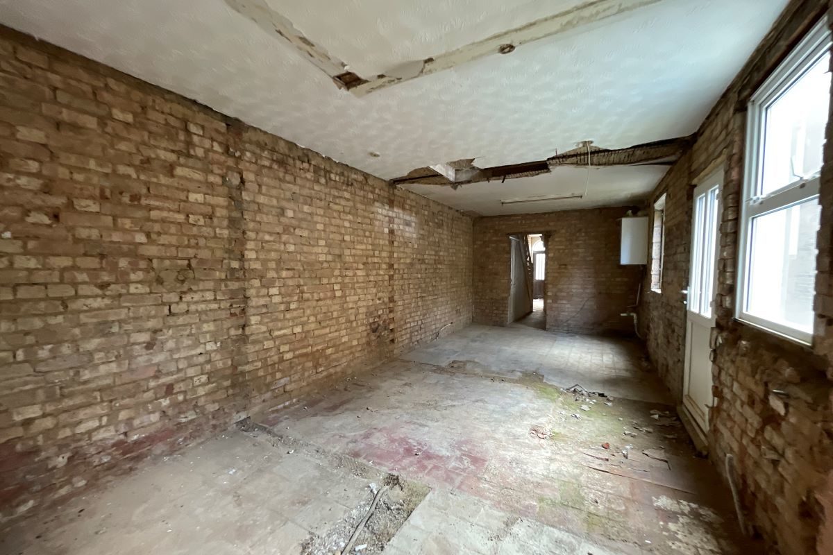 17 Foxhall Road, Ipswich, Suffolk, IP3 8JU lot image - 4