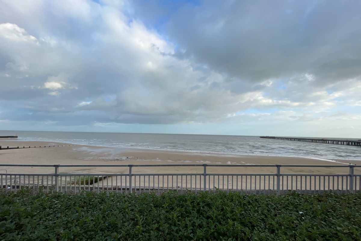 Flat 3, 37 The Parade, Walton on the Naze, Essex, CO14 8AP lot image - 1