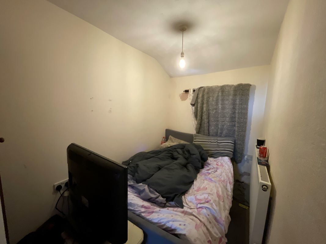 Flat 3, 37 The Parade, Walton on the Naze, Essex, CO14 8AP lot image - 6