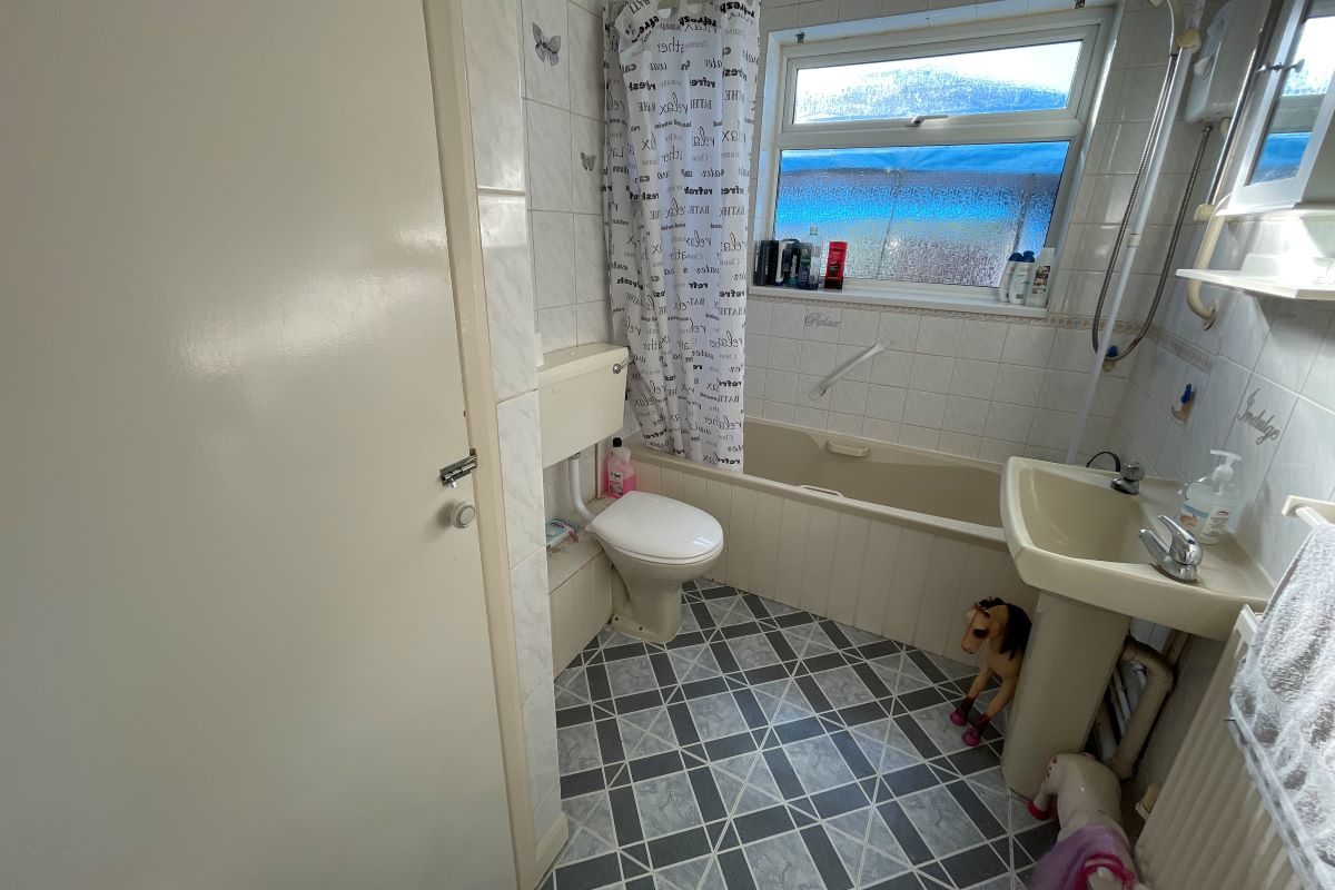 463 Bramford Road, Ipswich, Suffolk, IP1 5AU lot image - 5