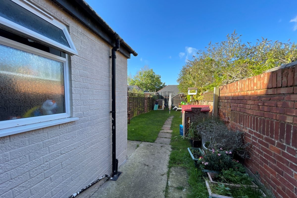 61 Alston Road, Ipswich, Suffolk, IP3 8EU lot image - 12