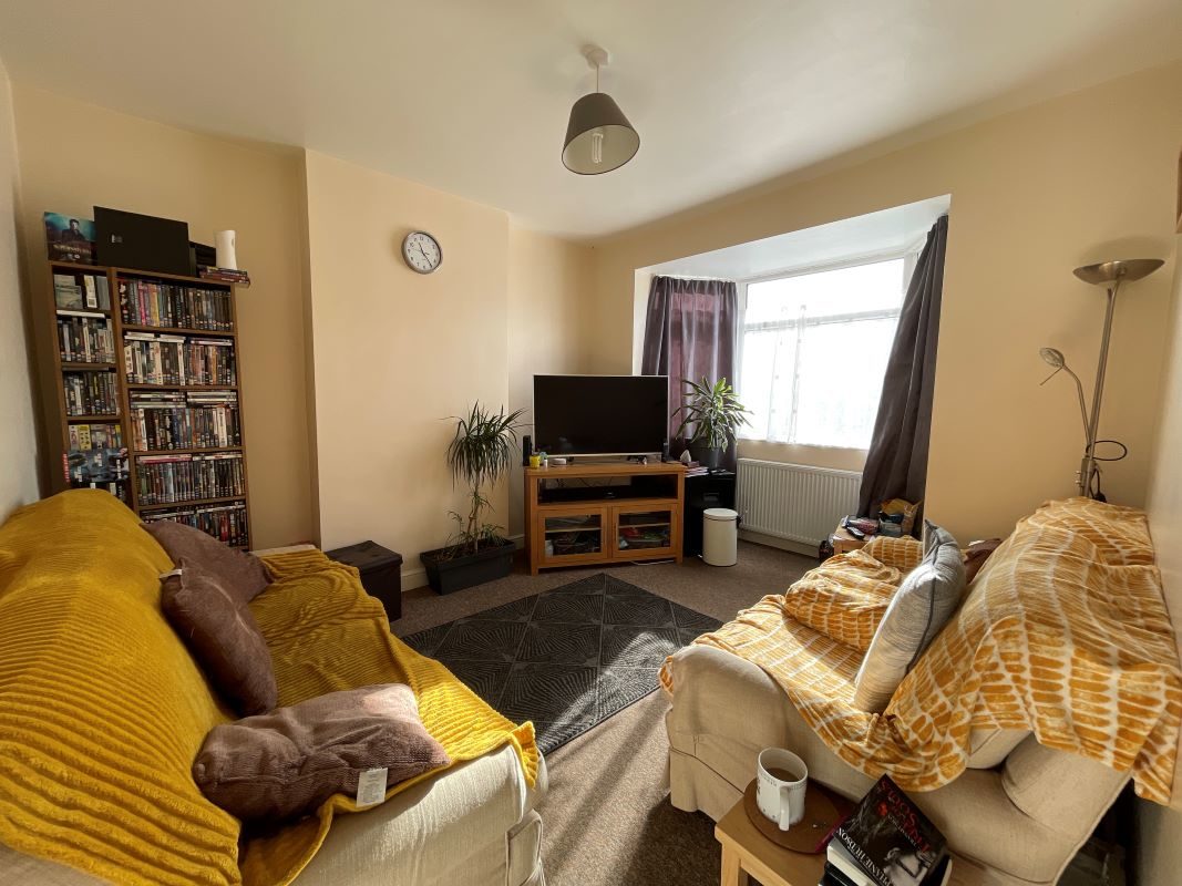 37 Felixstowe Road, Ipswich, Suffolk, IP3 8DX lot image - 2