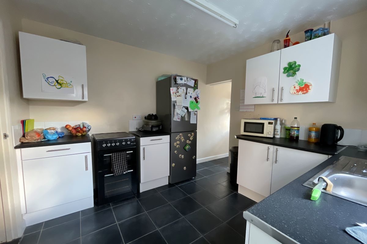 65 Cornwall Road, Felixstowe, Suffolk, IP11 9AQ lot image - 3