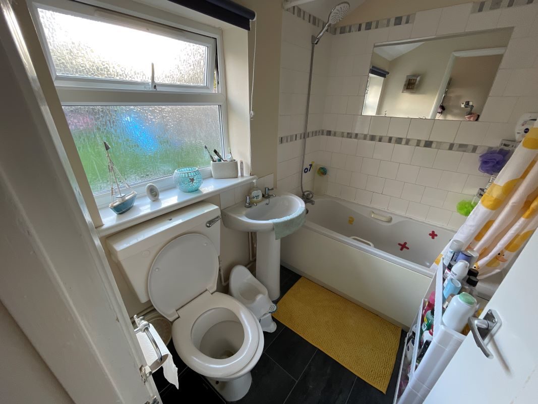 65 Cornwall Road, Felixstowe, Suffolk, IP11 9AQ lot image - 6