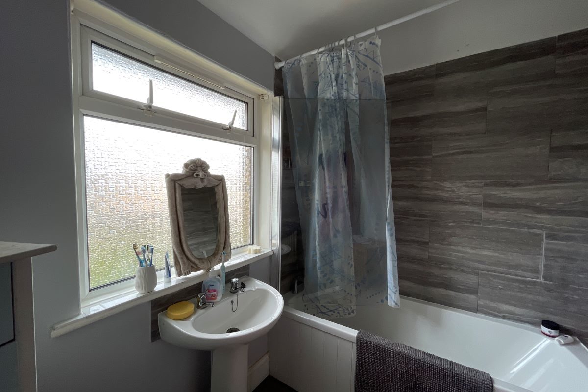 46 Cornwall Road, Felixstowe, Suffolk, IP11 9AQ lot image - 5