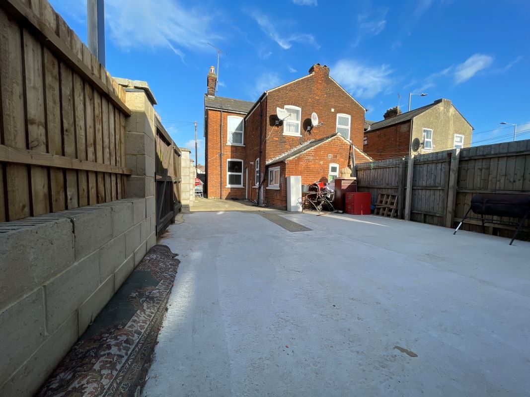 179 Bramford Road, Ipswich, Suffolk, IP1 4AA lot image - 12