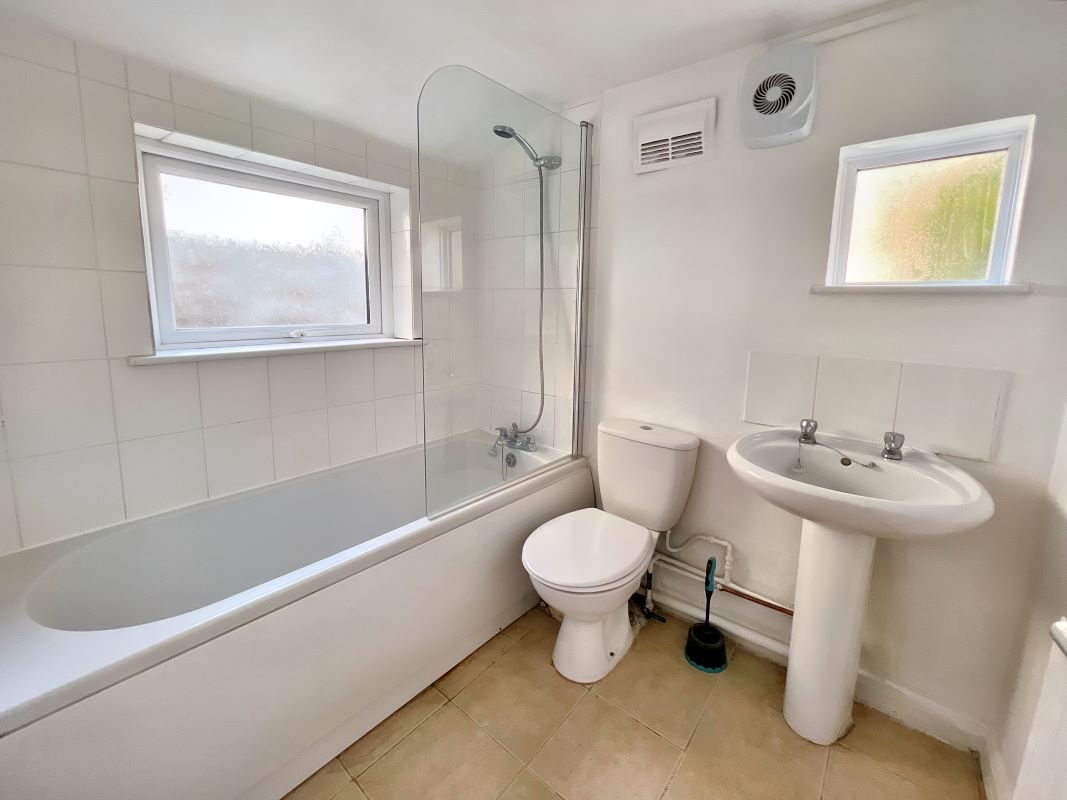 4 Bradley Street, Ipswich, Suffolk, IP2 8DU lot image - 2