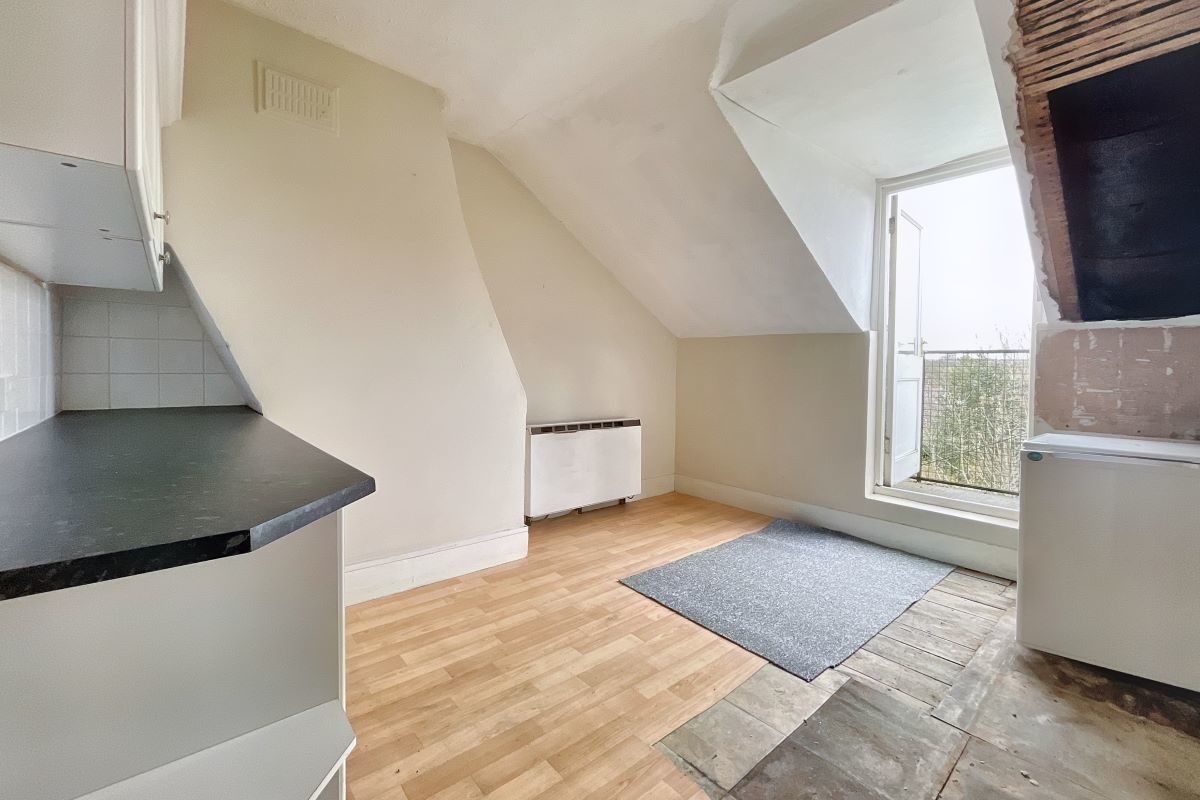 Second Floor Flat, 92 Christchurch Street, Ipswich, Suffolk, IP4 2DE lot image - 1