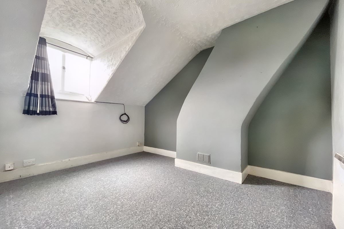 Second Floor Flat, 92 Christchurch Street, Ipswich, Suffolk, IP4 2DE lot image - 2