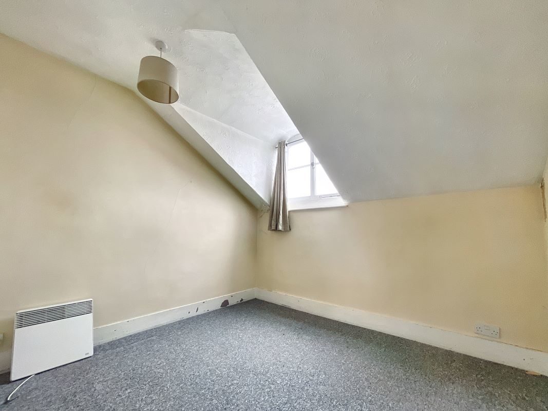 Second Floor Flat, 92 Christchurch Street, Ipswich, Suffolk, IP4 2DE lot image - 4