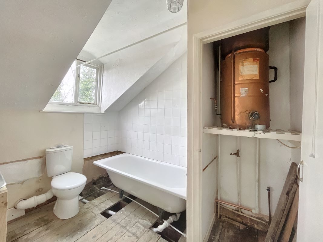 Second Floor Flat, 92 Christchurch Street, Ipswich, Suffolk, IP4 2DE lot image - 6