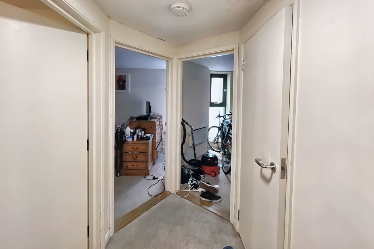 Flat 10, 2 Back Hamlet, Ipswich, Suffolk, IP3 8AJ lot image - 1