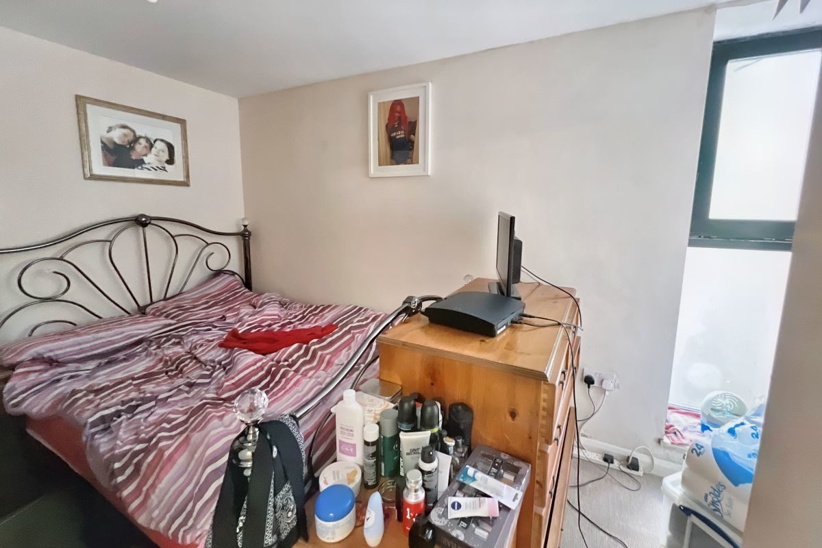 Flat 10, 2 Back Hamlet, Ipswich, Suffolk, IP3 8AJ lot image - 4