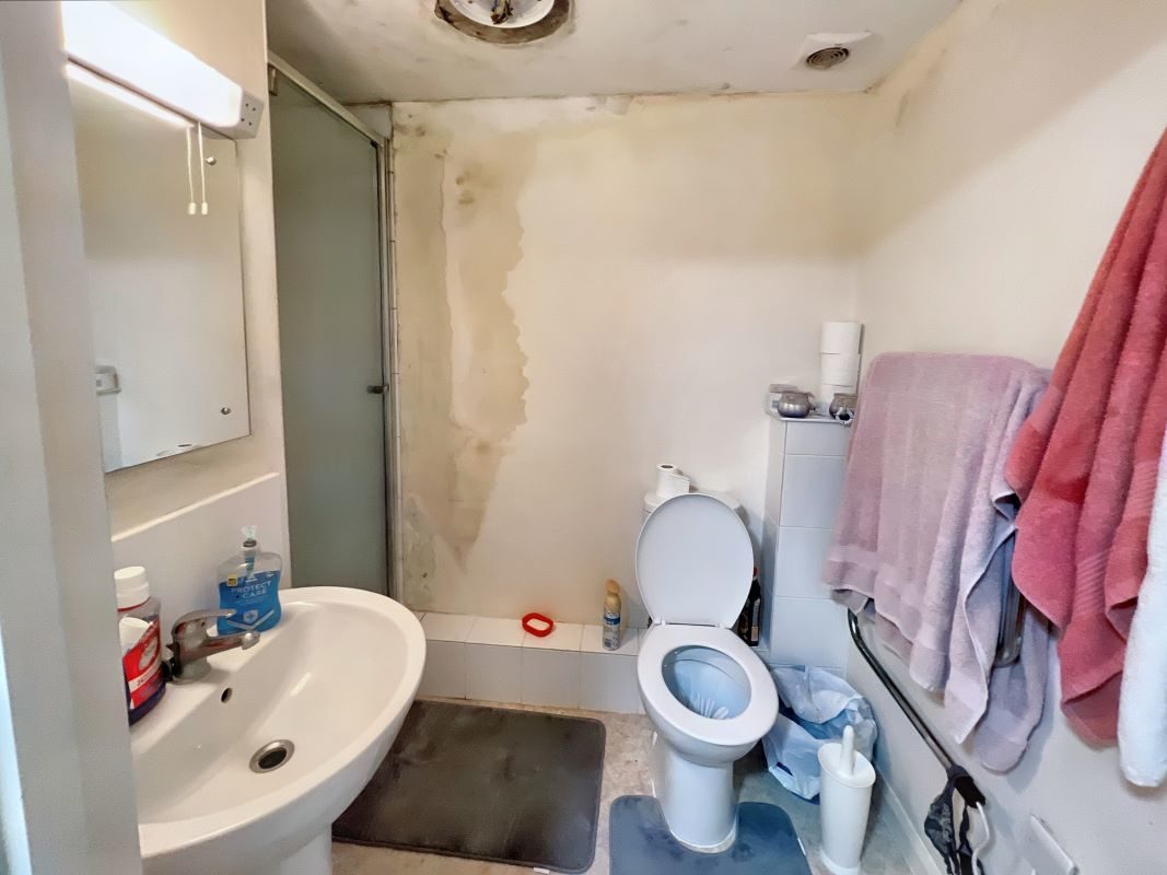 Flat 10, 2 Back Hamlet, Ipswich, Suffolk, IP3 8AJ lot image - 5