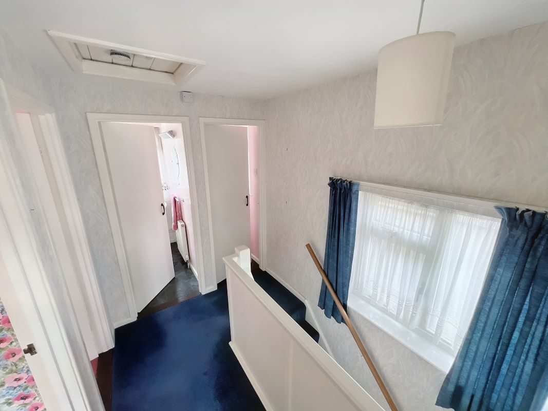 11 Karen Close, Ipswich, Suffolk, IP1 4LP lot image - 5