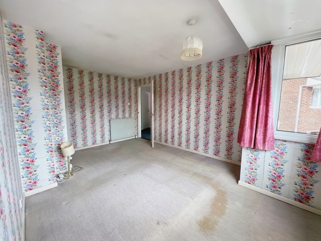 11 Karen Close, Ipswich, Suffolk, IP1 4LP lot image - 6