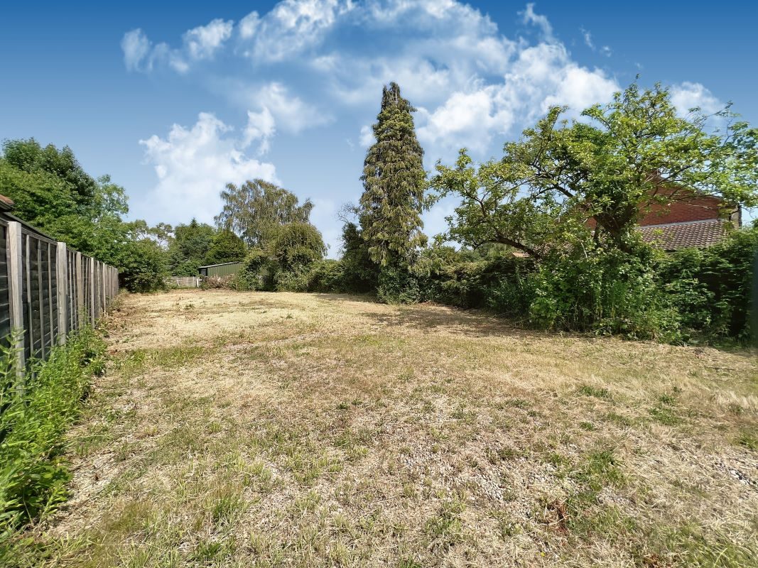 Plot adjacent to The Willows, Owls Green, Dennington, Woodbridge, Suffolk, IP13 8BY lot image - 4