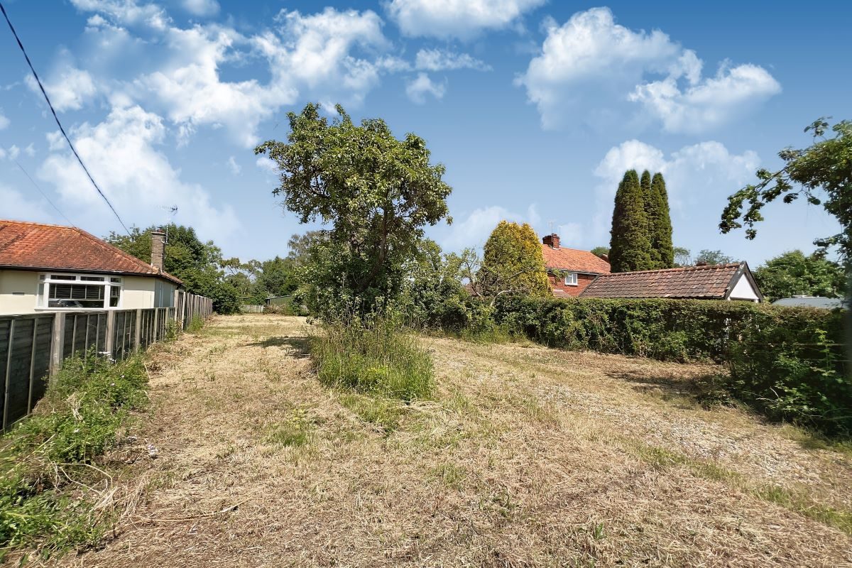 Plot adjacent to The Willows, Owls Green, Dennington, Woodbridge, Suffolk, IP13 8BY lot image - 5