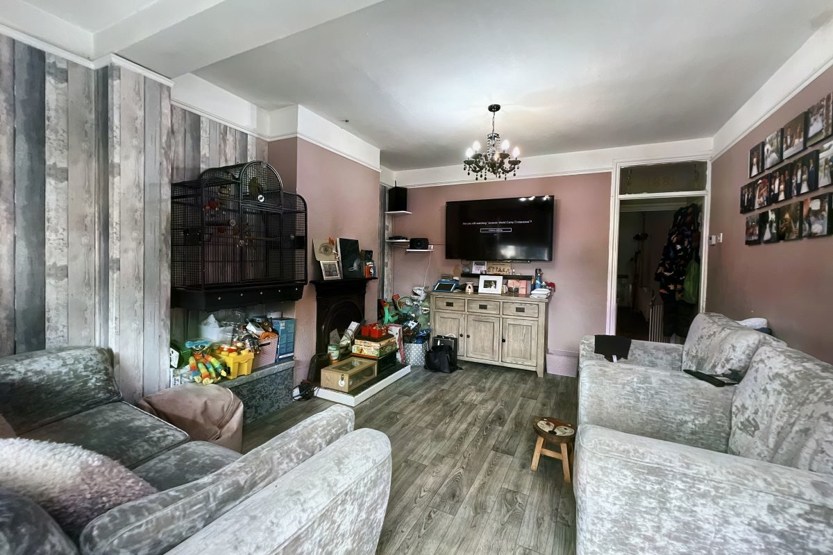 74 Primrose Hill, Haverhill, Suffolk, CB9 9LS lot image - 1