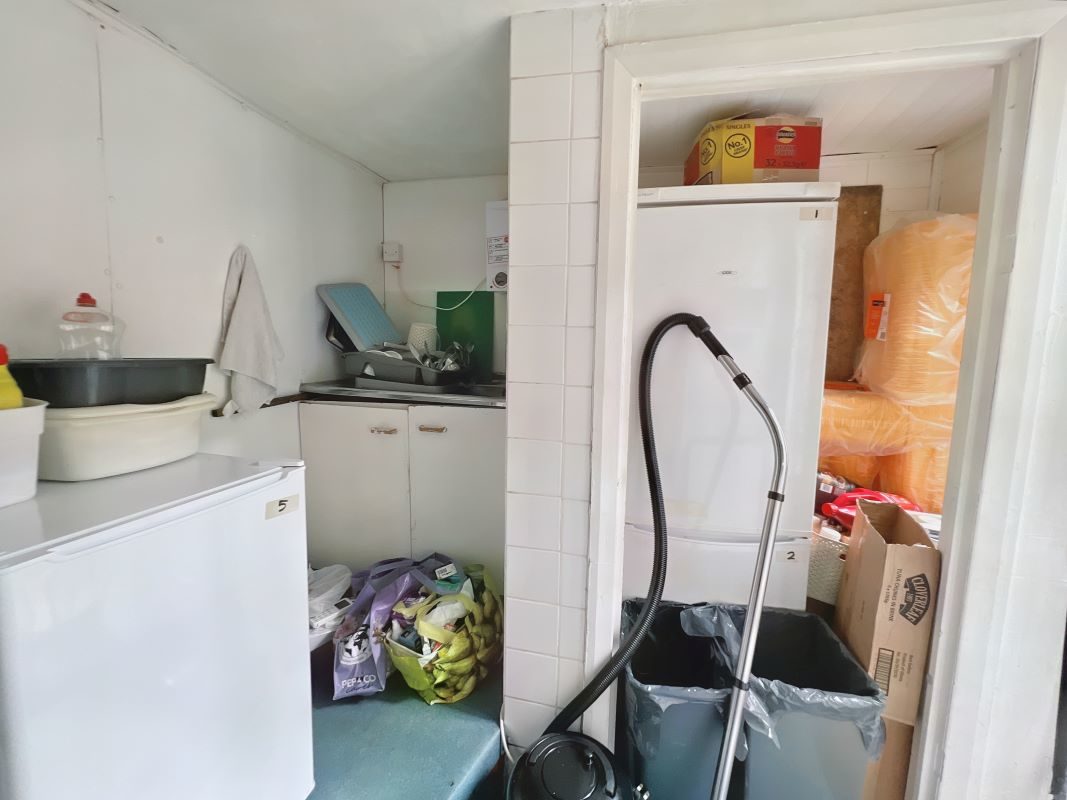 168 Old Road, Clacton-on-Sea, Essex, CO15 3AY lot image - 5