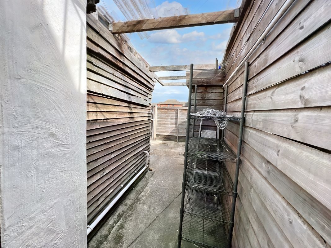 168 Old Road, Clacton-on-Sea, Essex, CO15 3AY lot image - 6