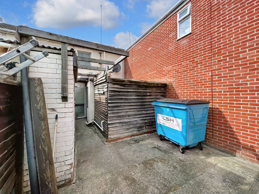 168 Old Road, ClactononSea, Essex, CO15 3AY Goldings Auctions