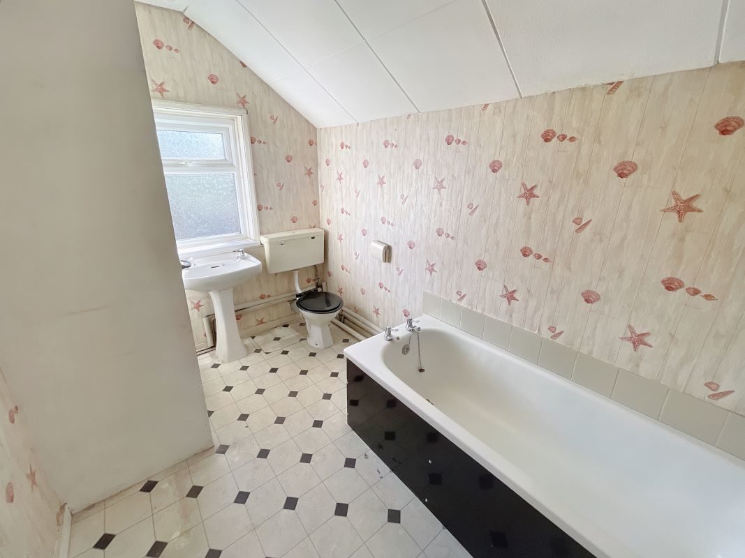 64 Surbiton Road, Ipswich, Suffolk, IP1 4AX lot image - 8