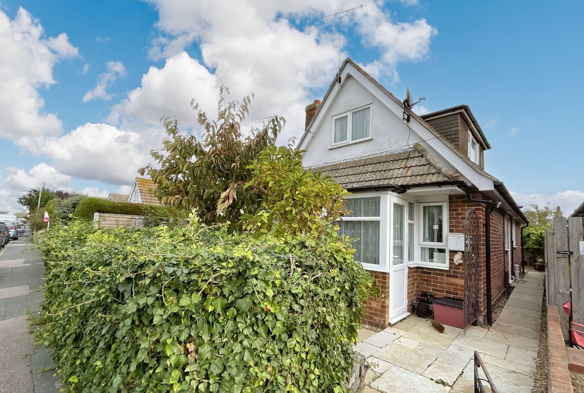 40 Rosemary Way, Jaywick, ClactononSea, Essex, CO15 2SD Goldings